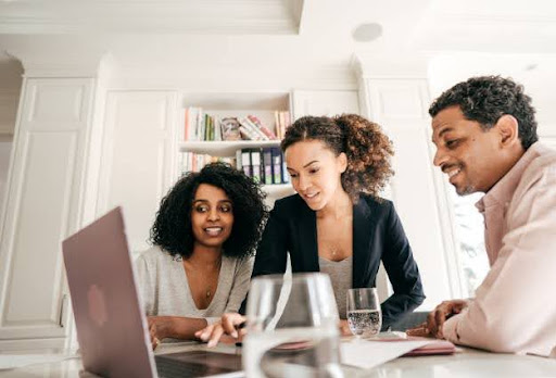 3 people looking at laptop